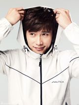 高清组图：李秉宪吴涟序拍户外服情侣写真