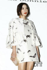 组图：EXO-Kf(x)孔孝珍等亮相某品牌纪念活动