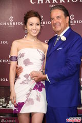 组图：侯佩岑代言被洋老总调戏 望多尝试演戏