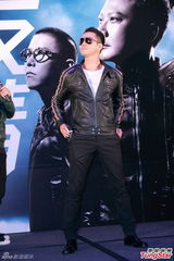 组图：古惑仔将登红馆开唱 陈小春感慨落泪