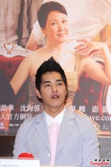 组图：《阿嬷》蓝正龙安心亚尴尬谈亲密戏