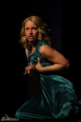 幻灯图：TNT版《麦克白》北京上演 吸引英语人群