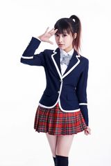 组图：琳琳制服写真显萌态 首张个人EP将发行