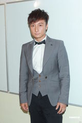 组图：方力申录节目 望刘翔不理流言