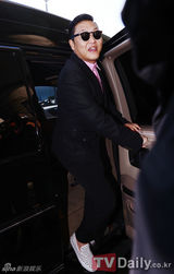 组图：鸟叔PSY结束土耳其演出准备总统就职表演