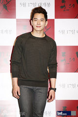 组图：韩片《钱的味道》首映 朴信惠允浩等助阵