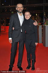 幻灯：电影节主席捧场《如何结束这个夏天》首映