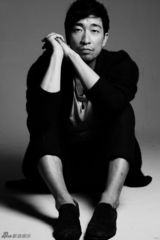 组图：三料影帝王千源风格系写真展静态表演力