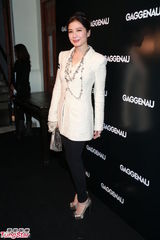 组图：赵世曾携出柜女儿亮相 钟楚红甜笑妩媚