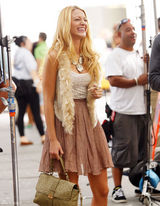 高清组图：布莱克-弗莱利亮相片场 笑容阳光