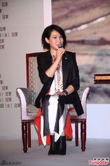 组图：刘若英为新专辑庆功 低调谈婚姻生活