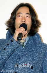 幻灯图集：薛景求等出席新片首映 主创亮相谈电影