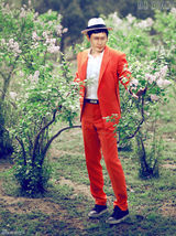 组图：邱心志发鲜亮写真 张扬个性显活力