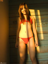 高组图：前超女陈怡日本拍写真 比基尼制服齐上阵