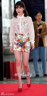 组图：少女时代IU助阵《冠军秀》百回纪念直播