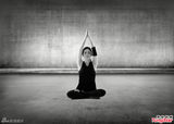 组图：杨采妮梁咏琪示范瑜伽动作 倡导健康生活