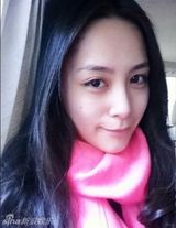 组图：阿娇微博曝室内自拍照 清纯性感惹人爱