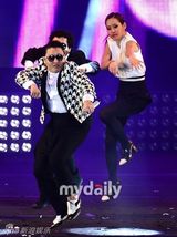 组图：韩国歌手鸟叔PSY“happening”演唱会