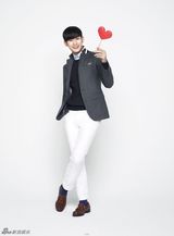 组图：金秀贤曝冷峻写真 造型百变引领时尚