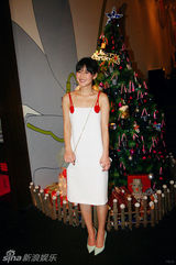 组图：陈燃出席时尚晚宴 白衣长裙清纯可爱