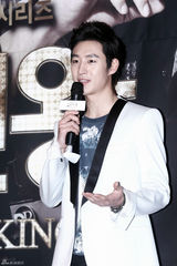 高清组图：申世京刘亚仁等出席《时尚王》记者会