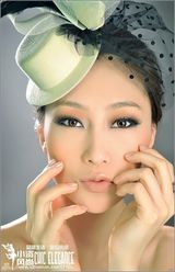 幻灯组图：“龙女郎”林鹏新造型 演绎狂野魅惑