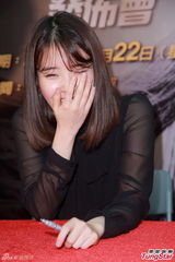 组图：韩星IU秀美腿 不相信美貌胜全智贤