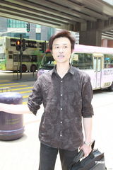 杜丽莎被告拖欠工资 其夫到庭应讯双方未达成和解