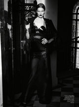 组图：小李超模女友妖媚大片 半裸上阵网眼遮体