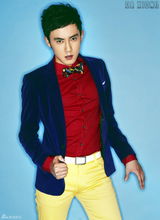 组图：张睿糖果系写真出炉  领衔秋冬时尚撞色潮