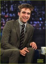 组图：罗伯特-帕丁森上脱口秀节目 被泼冷水成落汤鸡