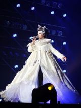 组图：尚雯婕再登国际舞台 《黑天鹅》开场压轴走秀