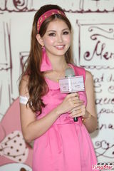 组图：昆凌避谈七夕情人节 忙工作未看《天台》