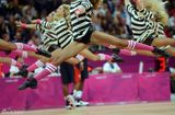 组图：美臀啦啦队助威奥运男篮