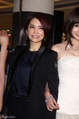 组图：安心亚露美背剪彩 柴智屏劝Makiyo安心工作