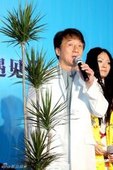 幻灯图：成龙不惧被写桃色新闻 为阿佳组合首发站台