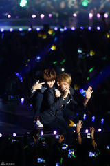 独家高清：GD胜利EXO等唱响StayG演唱会