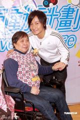 高清图：方力申主持伤健运动会启动仪式 播撒爱心