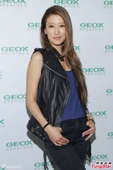 组图：谢婷婷挺霆锋觅第二春 称赞周迅气质佳