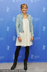 幻灯图集：《一个好人》柏林记者会 女主角笑容灿烂