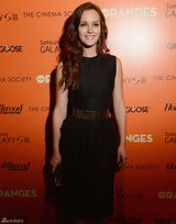 组图：莉顿-梅斯特黑裙妩媚亮相电影活动