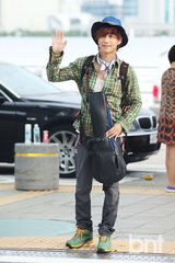 组图：韩星韩恩贞等《丛林的法则》成员赴非洲