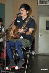 组图：卢广仲不畏台风彩排 郭采洁探班送补品