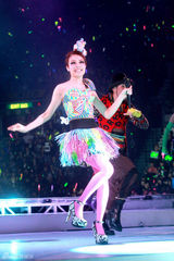 组图：容祖儿尾场演唱会性感热舞 动作狂野令人窒息 