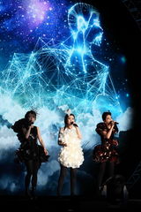 组图：SHE演唱会北京热唱 繁星漫天全场嗨翻