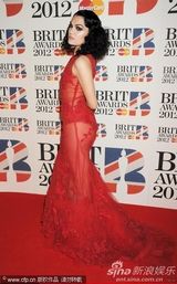 组图：Jessie J透视裙极尽诱惑 登台为火星哥颁奖