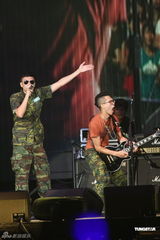 组图：五团轰炸小巨蛋 五月天压轴掀高潮