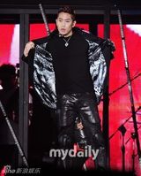 组图：韩国偶像组合神话15周年演唱会