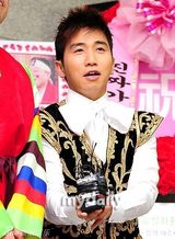 组图：韩综艺《膝盖道士》恢复录制 姜虎东回归