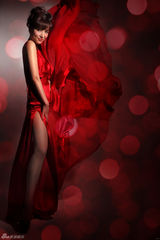 组图：女星叶倩云礼服写真星范十足